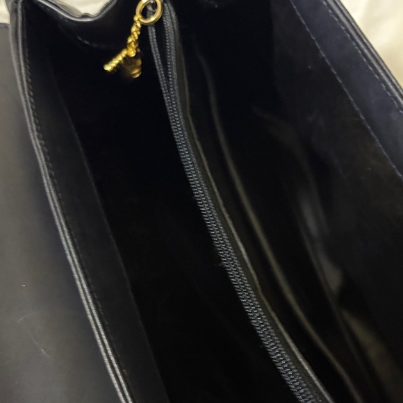 🦋 Salvatore Ferragamo 🦋 Black leather Satchel with crossbody bag W/Bag Charm-GUC - Picture 9 of 17